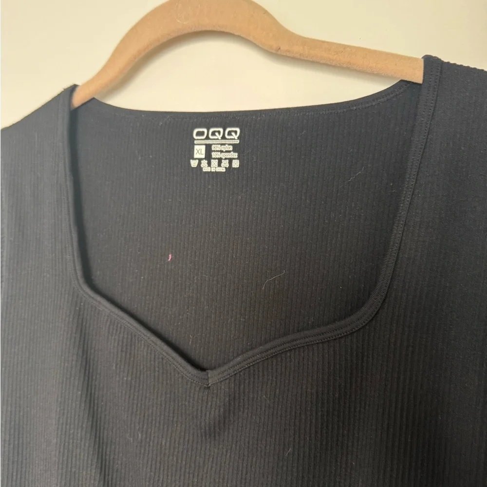 Elegant Black Short Sleeve Bodysuit - Picture 2 of 4